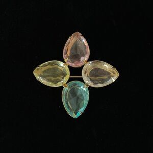Vintage Avon Brooch Pastel Accent Teardrop Rhinestone Goldtone Signed 1.75x1.75”